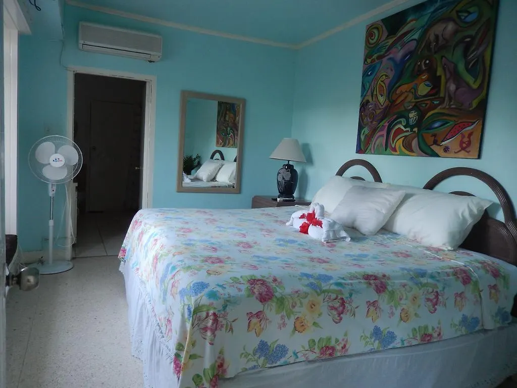 ホテル Moon San Villa At The Blue Lagoon ポート・アントニオ
